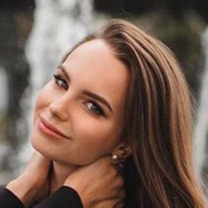 Nadia Dlugosz - Age, Family, Bio | Famous Birthdays