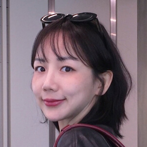 Nadia Hong Headshot 4 of 6