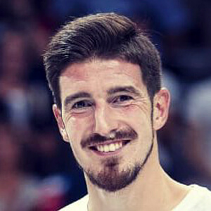 Nando de Colo Headshot 3 of 7