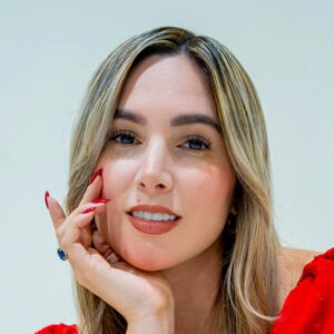 Nany De Molina Headshot 5 of 6