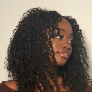 Naomi Buckle Headshot 2 of 3