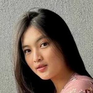 Natajadeh Headshot 5 of 6