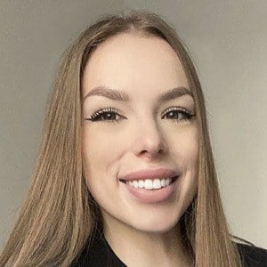 Natalia Madej Headshot 7 of 10