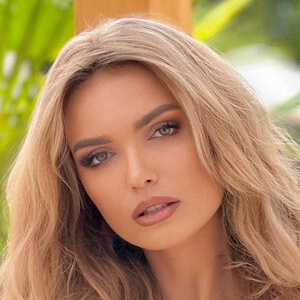 Natalia Tomczyk Headshot 5 of 7