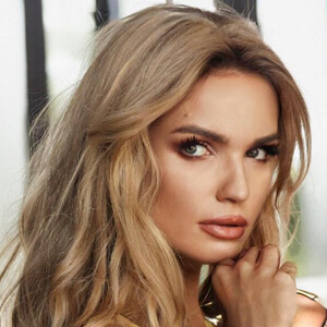 Natalia Tomczyk Headshot 6 of 7