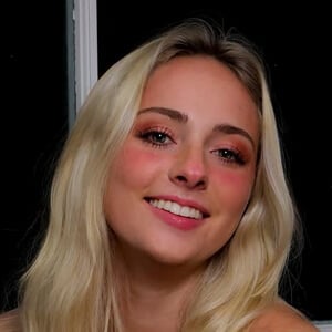 Natalie Reynolds Headshot 2 of 6