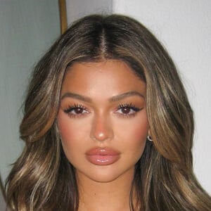 Natasha Niebowski Headshot 2 of 9