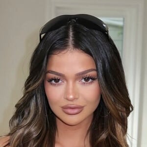 Natasha Niebowski Headshot 3 of 9