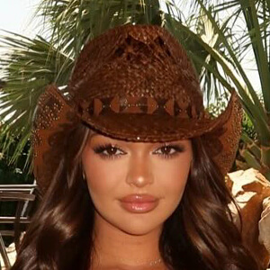 Natasha Niebowski Headshot 7 of 9