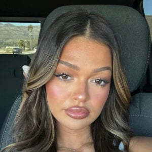 Natasha Niebowski Headshot 8 of 9