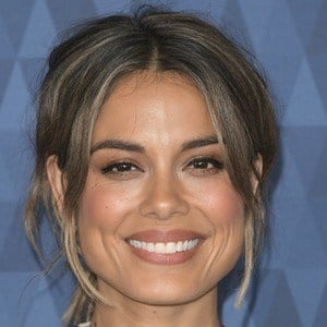 Nathalie Kelley Headshot 5 of 6