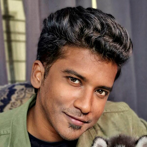 Naveen Ricky Headshot 5 of 6