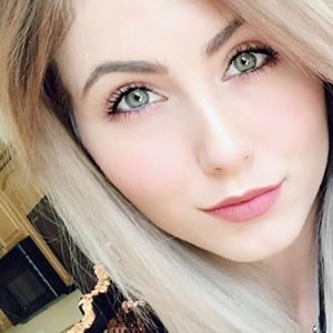 Nicki Taylor Streamer