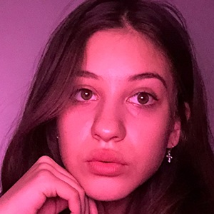 Nicole Javier Headshot