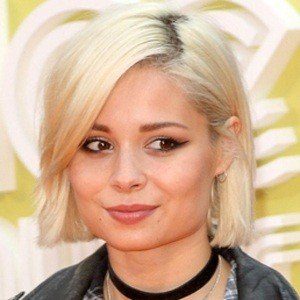 Nina Nesbitt Headshot 6 of 10