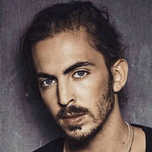 Dennis Lloyd Headshot 6 of 8