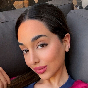 Nissrin Hammoud Headshot 3 of 5