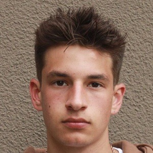 Noah Levi Headshot 7 of 10