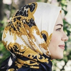Noor Amra Headshot
