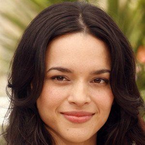 Norah Jones - Age, Family, Bio | Famous Birthdays