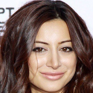 Noureen Dewulf - Bio, Family, Trivia | Famous Birthdays