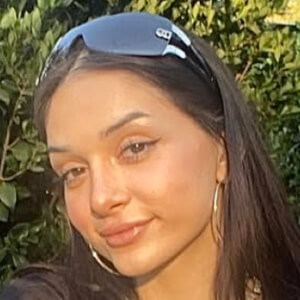 Nousha Vaghei Headshot 7 of 8