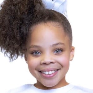 Nova Starr Headshot 2 of 5