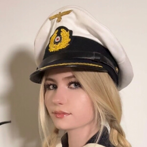offizieramira Headshot 6 of 7