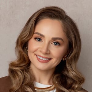 Olena Kidisyuk Headshot 3 of 3