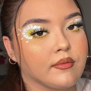 Olivia__makeup Headshot 8 of 10