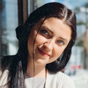 Olivia Biermann Headshot 3 of 6