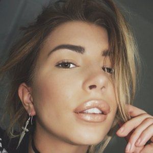 Olivia Buckland Headshot 8 of 9