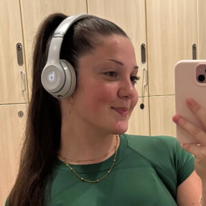 Olivia Costa Headshot 3 of 7