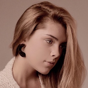 Olivia Herdt Headshot 5 of 5