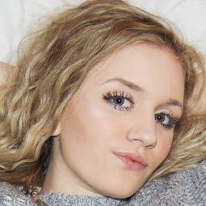 Olivia Rothe Headshot 8 of 10