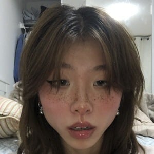 オリヴィア サン Headshot