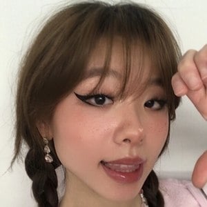 オリヴィア サン Headshot