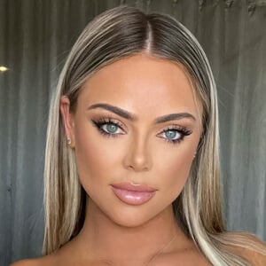 Olivia Walker Headshot 2 of 10