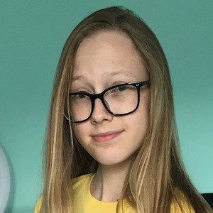 Oliwia Sawinska Headshot 4 of 8