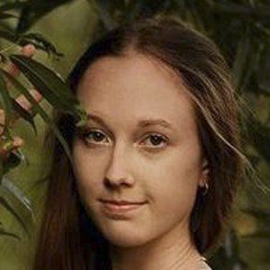 Oliwia Sawinska Headshot 7 of 8
