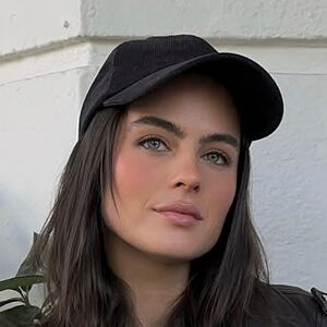 Oriana Gallo Headshot 4 of 6