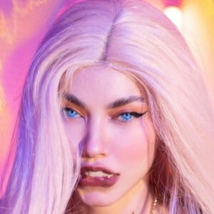 Oriana Odreman Headshot 4 of 10