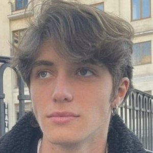 Pablo Arbues Headshot 9 of 10