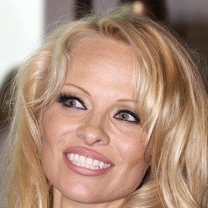 Pamela Anderson Headshot 7 of 10