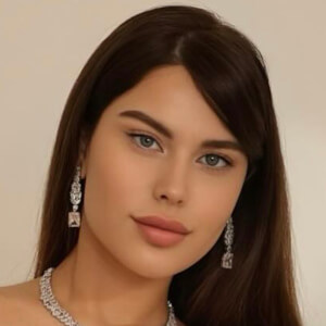 Paria Arabzadeh Headshot 8 of 10
