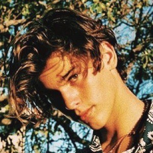 Paris Brosnan at age 17