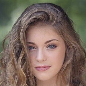 Payton Dakota Headshot 8 of 10