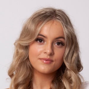 peachyylexi Headshot 4 of 4