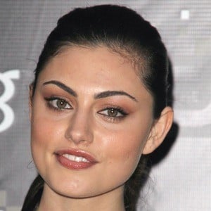 Phoebe Tonkin at age 22