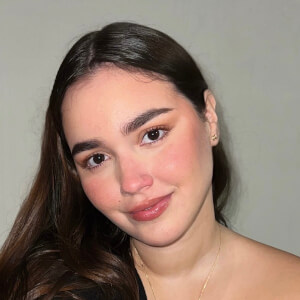 Pily Useche Headshot 6 of 7